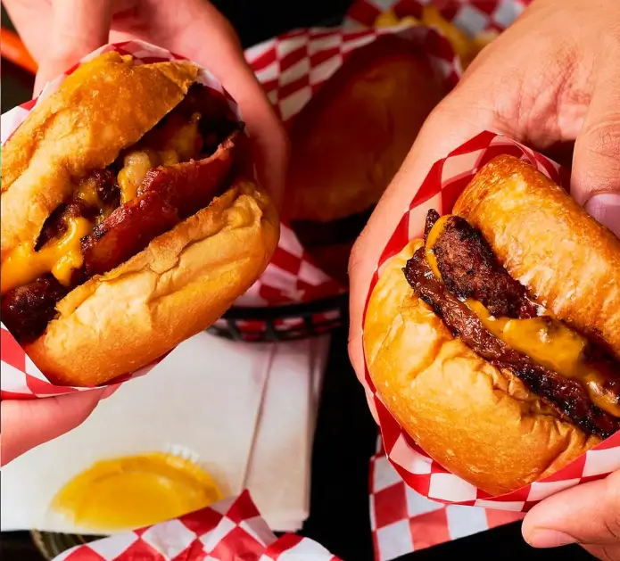 Classic vs. OG – Smash Burger vs. Regular Burger